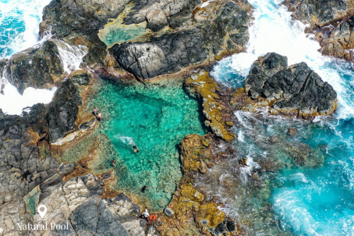 a close up of a rock